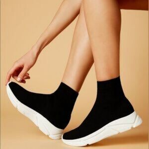 Steve Madden Women's Bitten Black Sock Flyknit Sneakers Size 5.5